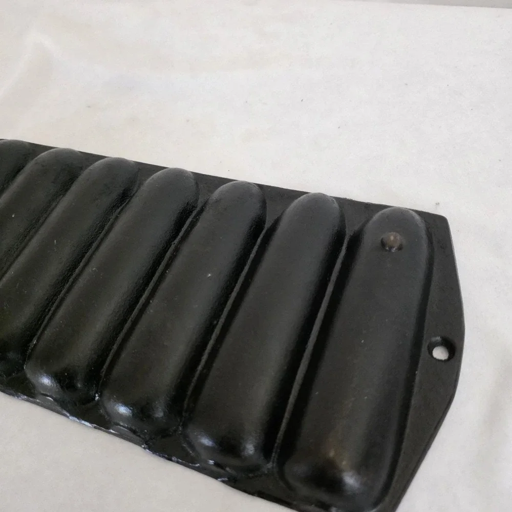 Vintage Cast Iron Cornbread Stick Pan 7 Slot 12